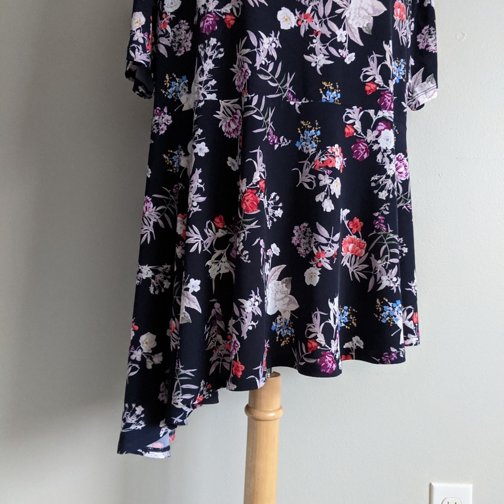 (Lane Bryant) Blue Floral Diagonal Blouse 18/20 - Picture 6 of 10